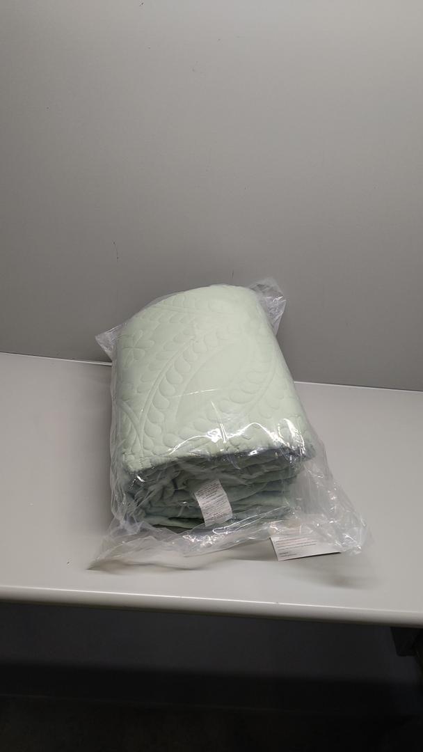Blanket , Size 106×96in, color Green