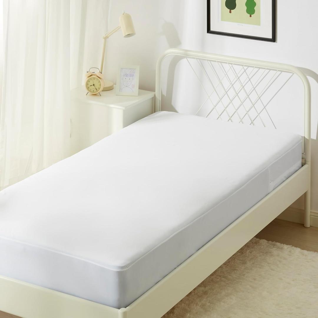 Amazon Basics Zippered Mattress Encasement - Waterproof & Bed Bug Proof, Twin XL