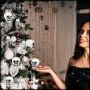 Poen 24 Pcs Mini Horror Christmas Skull Hanging Tree Gothic Ornament Skull Plastic Mini Christmas Small Skeleton Head Decoration Spooky Xmas Hanging Ornament for Xmas Party Supplies