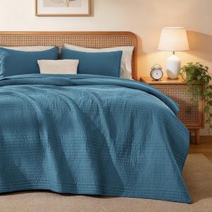 Love's cabin Queen Size Cotton Quilt Set, 100% Cotton Fabric Striped Textured Coverlet with Crinkled Look, Lightweight Quilted Bedspread for All Season, Includes 2 Pillow Shams, Misty Blue, Queen(90"x96")