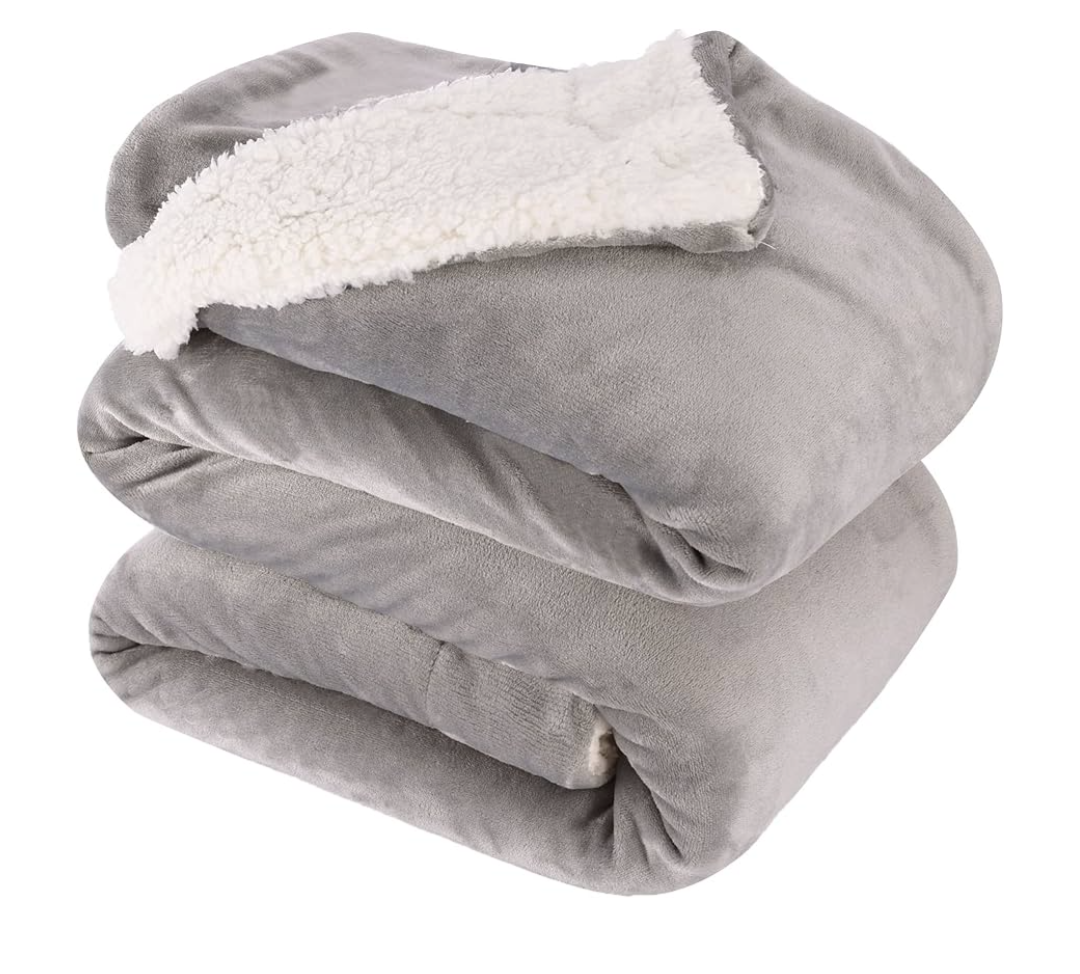 NANPIPER King Size Sherpa Blanket, Soft Fleece Throw for Bed, Reversible Thick Fuzzy Blanket for Winter (Light Grey, 90x108 inches)