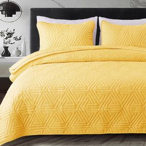 Whale Flotilla Soft California King Size Quilt Set for All Seasons, 3-Piece Ultrasonic Bedding Set, Lightweight Reversible Bedspread, Coverlet, Bed Cover with 2 Pillow Shams, Yellow