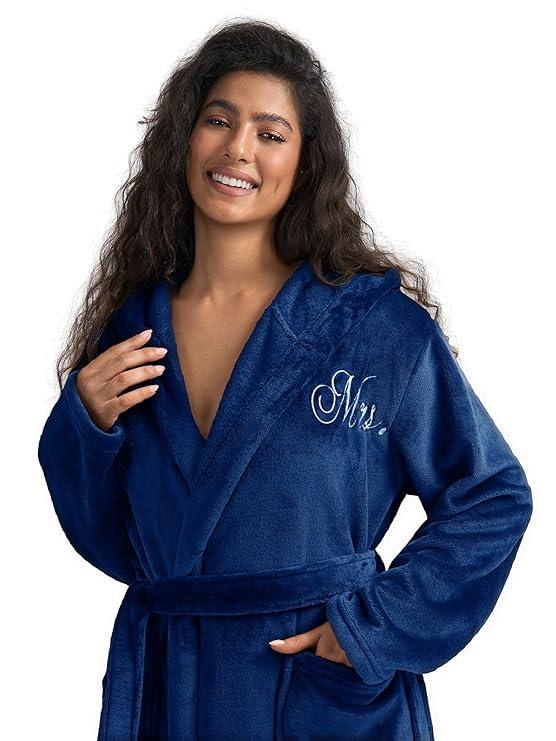 AW BRIDAL Mrs Fleece Robes, Plush Long Hooded Robes, Wedding Engagement Gifts M
