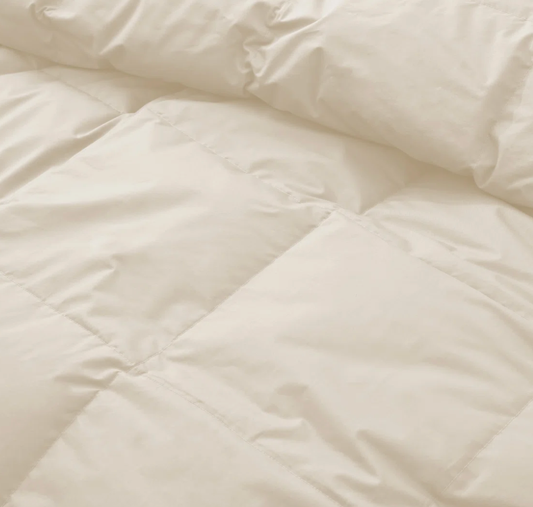 Rose Cose Goose down comforter, Queen size 90 in x 90 in, 28 oz