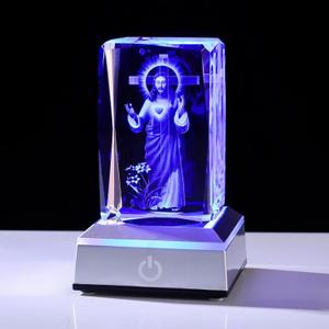 3D Crystal Jesus Figurines Laser Carving Glass Jesus Statue NightLight Christian Gifts for Men Women Religious Gifts Figurine Room Decor with Colorful Light Base