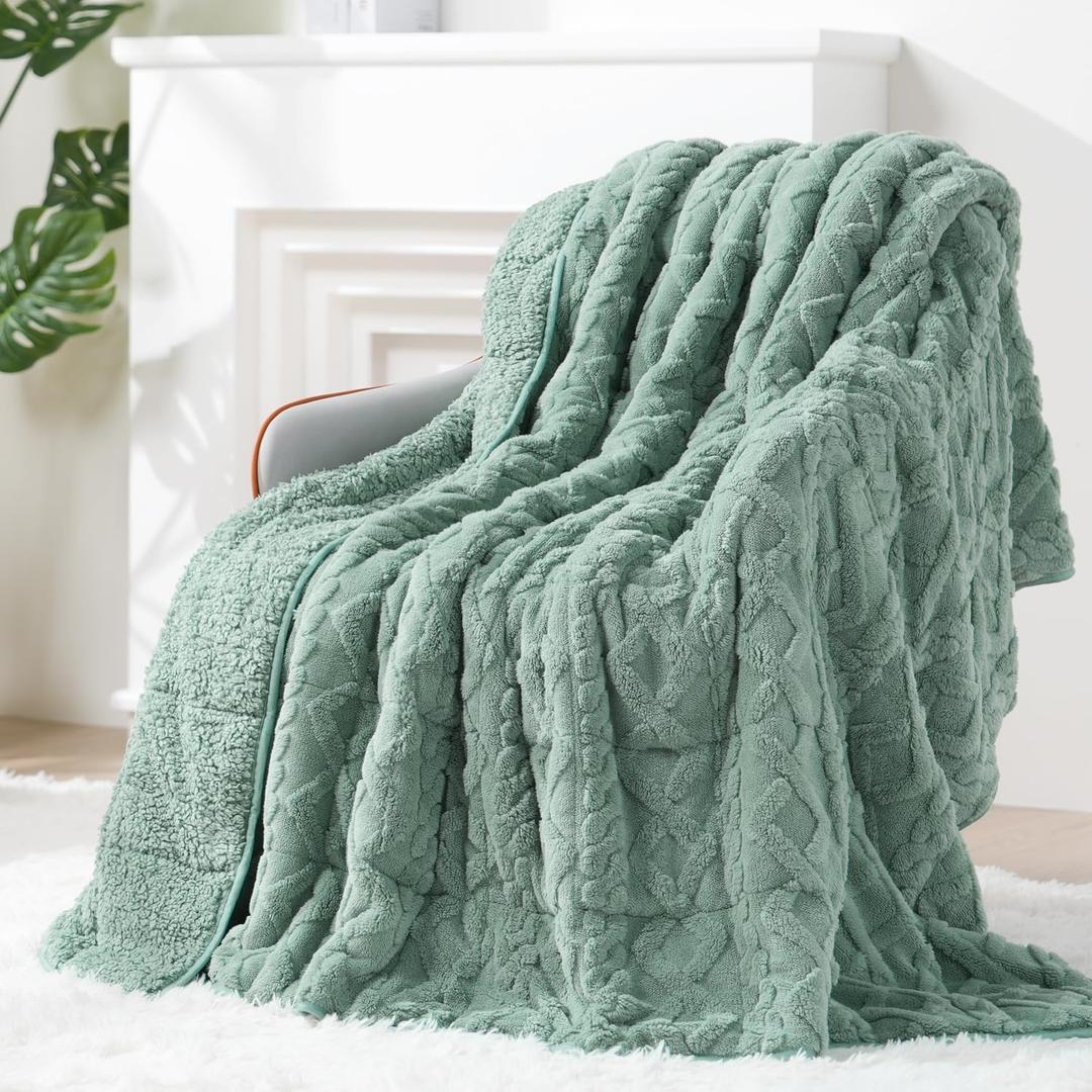 Super Fuzzy Soft Sherpa Fleece Weighted Blanket, 15 lbs Dual Sided Fluffy Heavy Weighted Blankets for Adults - No Bunching with Double Layers of Soft Inner Lining (60"x 80", 15 Pounds) (Sage Green)