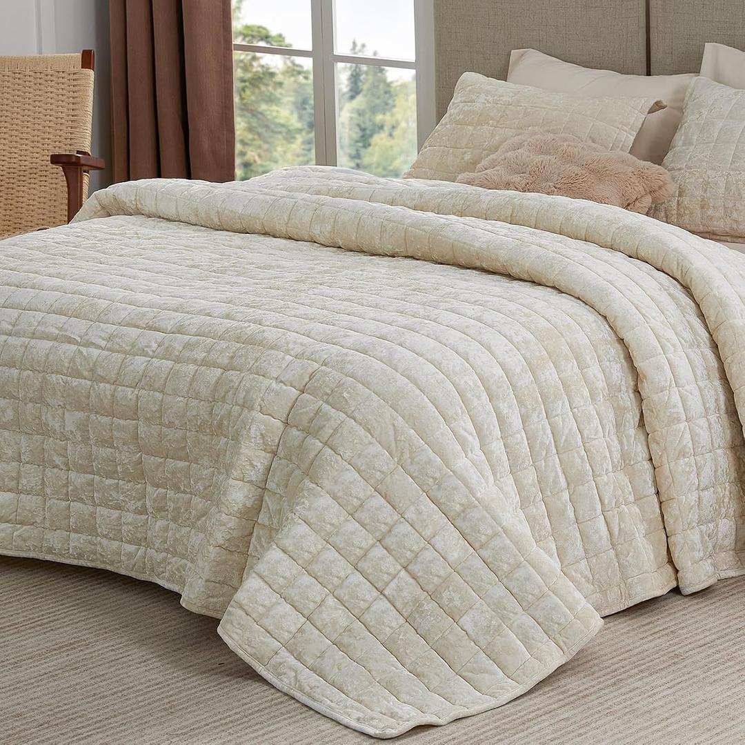 BEDELITE Velvet Quilt Set Queen Size - Luxury Velvet Comforter Bedding Set 3 Pieces, Lightweight Soft Cozy Shiny Cream White Oversized Bedspread Coverlet for All Seasons with 2 Pillow Shams