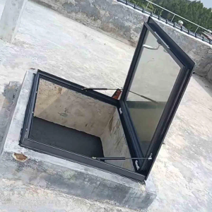 Skylight Window with Double-Layer Tempered Glass, Customizable Roof Skylight Covers for Sloped & Flat Roof, Highly Sealed Basement Daylighting Window(80x80cm/31.5x31.5inch)