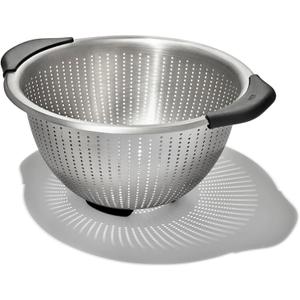 OXO Good Grips Stainless Steel Colander, 5 qt. Capacity, Strainer with Non-Slip Handles, Kitchen Colander for Pasta and Vegetables, Nesting Stainless Steel Strainer and Sieve