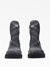 Western Chief Women's Waterproof Chelsea Ankle Rain Boot with Elastic Gore and Rubber Lug Outsole – Stylish and Functional for Rainy Days, Size 7