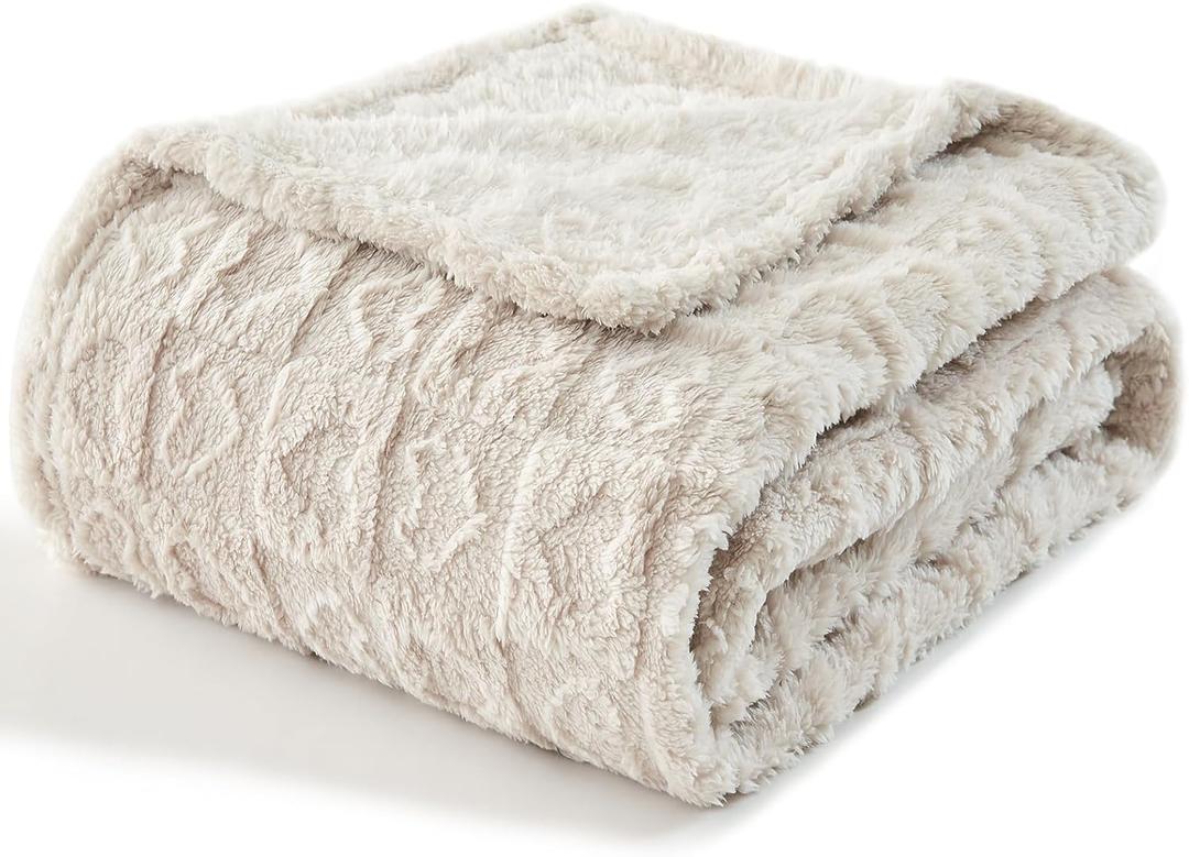 lifein Throw Blanket for Couch - Soft Heart Bed Throw Blanket, Fleece Cozy Blanket, Cute Fluffy Lightweight Blankets&Throws for Sofa,Chair,Home Decor,Woman(50x60in,Taupe)