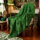 Hahafelt St. Patrick's Day Throw Blanket 50 x 60 Inch Irish Green Shamrock Blanket Velvet Faux Rabbit Fur Soft Lightweight for Home Living Room Couch Sof Bedding St. Patrick's Day Decor