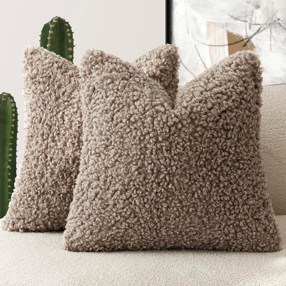 Foindtower 2 Pieces 20x20 Inch Khaki, Faux Fur Throw Pillow Cover Accent Sherpa Pillow Fuzzy Soft Pillowcases Sheepskin Decorative Fleece Cushion Case for Bed Couch Living Room