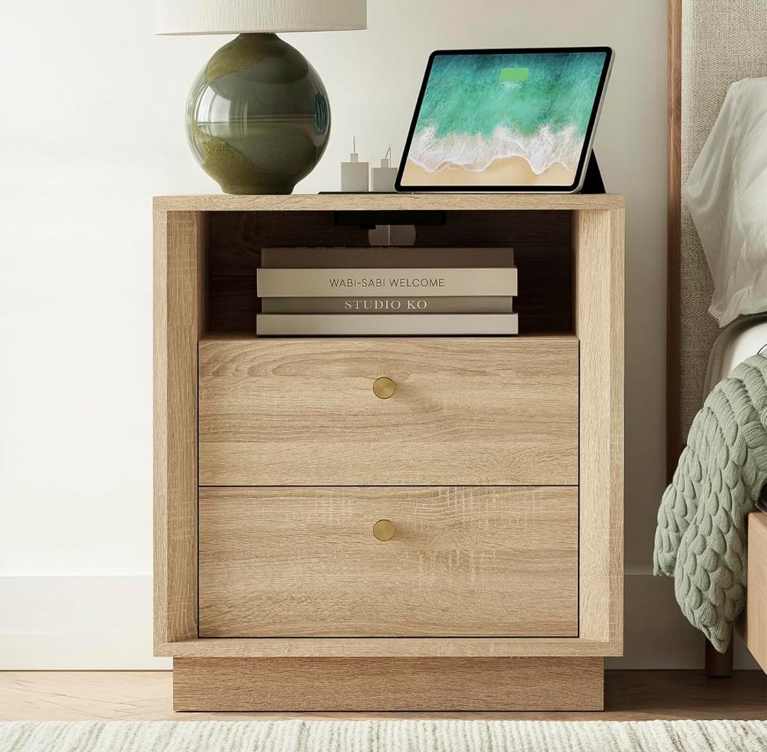 Nightstand with Charging Station, Mid Century Modern Nightstand with Wood Grain Texture, Boho End Table with Drawers Storage, Bedside Table for Bedroom Living Room Office, White Oak