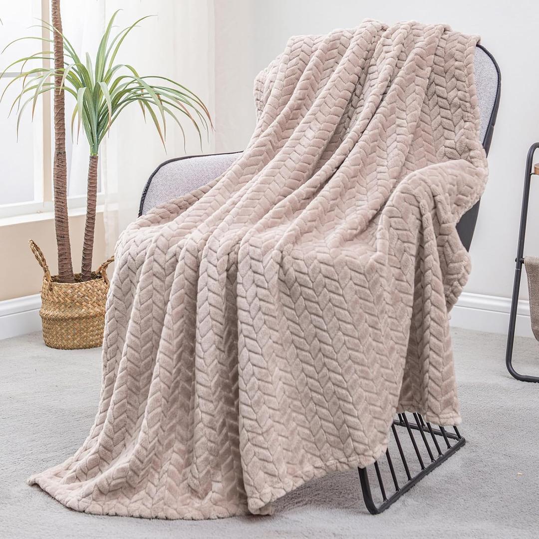 Exclusivo Mezcla Fleece Throw Blanket for Couch Sofa Bedroom, Soft Fuzzy Plush Warm Lightweight Jacquard Flannel Throws for Women, 50x70 Inches,Camel