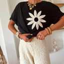 Women's Loose Fit Short Sleeve T-Shirt with Crochet Daisy Solid Color Casual Tops for Daily Wear (Black, M)