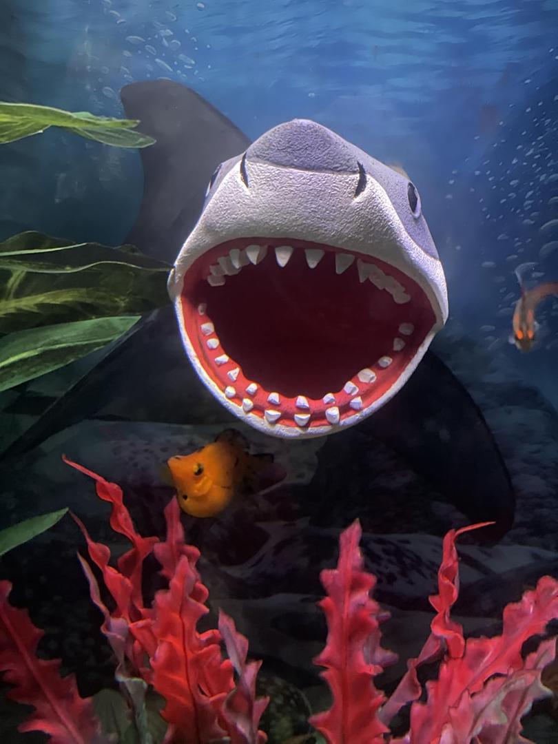 Aquarium Decor Magnetic Great White Shark Ornament  Wall-Mounted Fish Tank Accessory