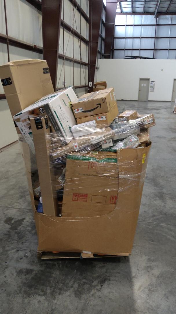 Pallet of salvage items