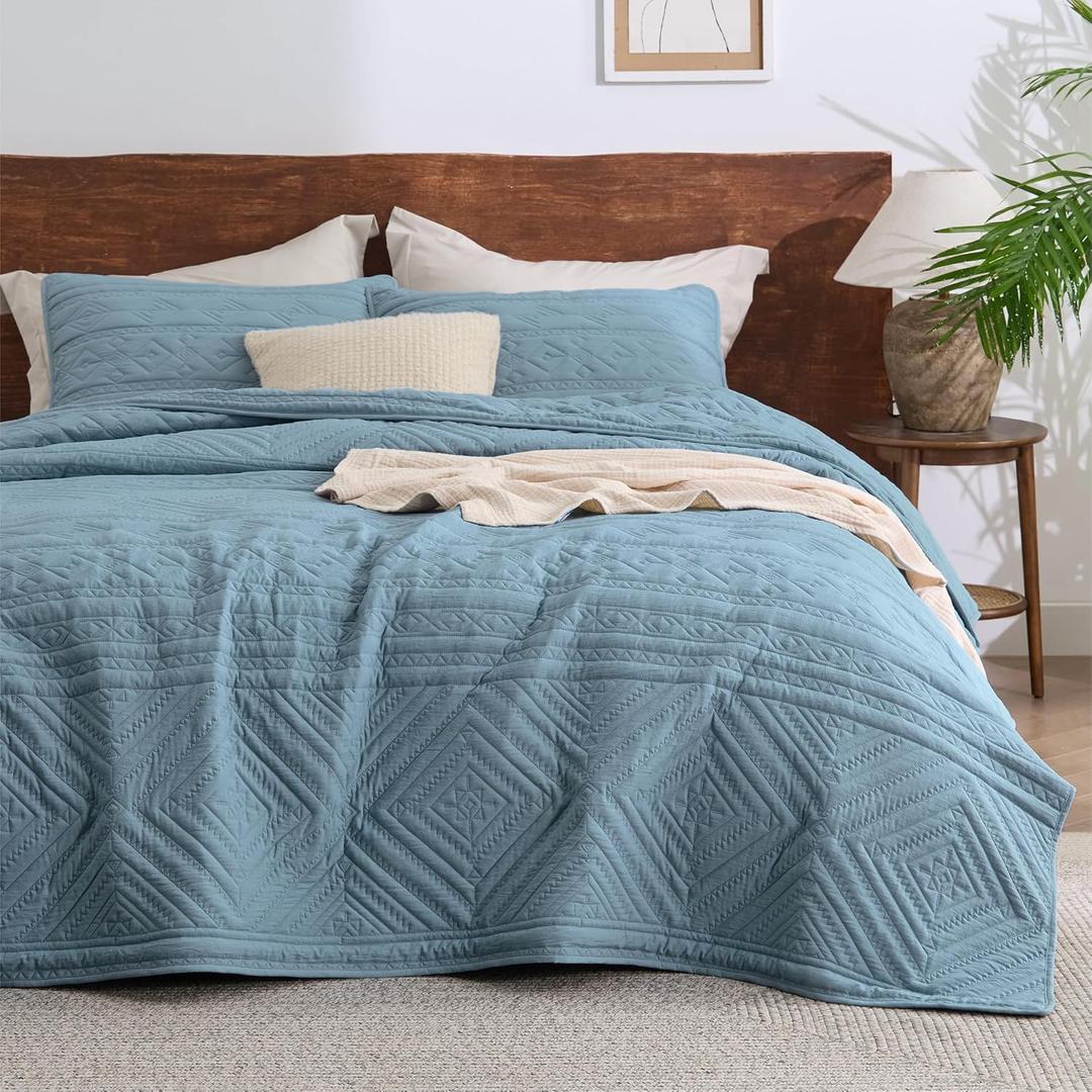 Bedsure Boho Quilt King Size - Lightweight Bedspread King Size with Geometric Stitched Pattern, Dusty Blue Farmhouse Soft Bedding Set Coverlet with 2 Pillow Shams for All Seasons, 106x96 inches