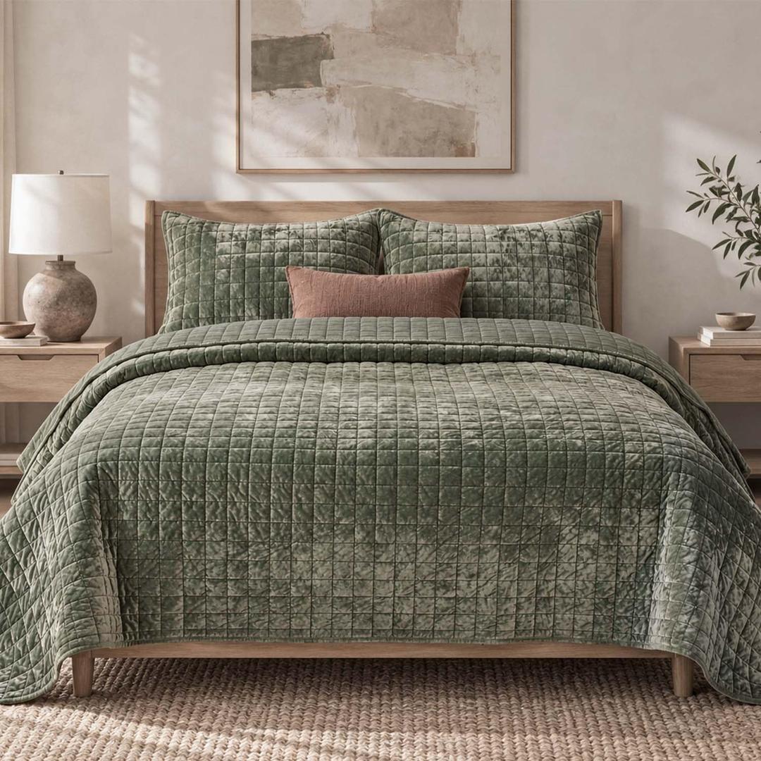 Luxurious Velvet Quilt Oversize King Size Set 120"x128" Ultra Soft Bedding Set Quilted Bedspread Coverlet with 2 Matching Pillow Shams for All Seasons,Army Green, Super King