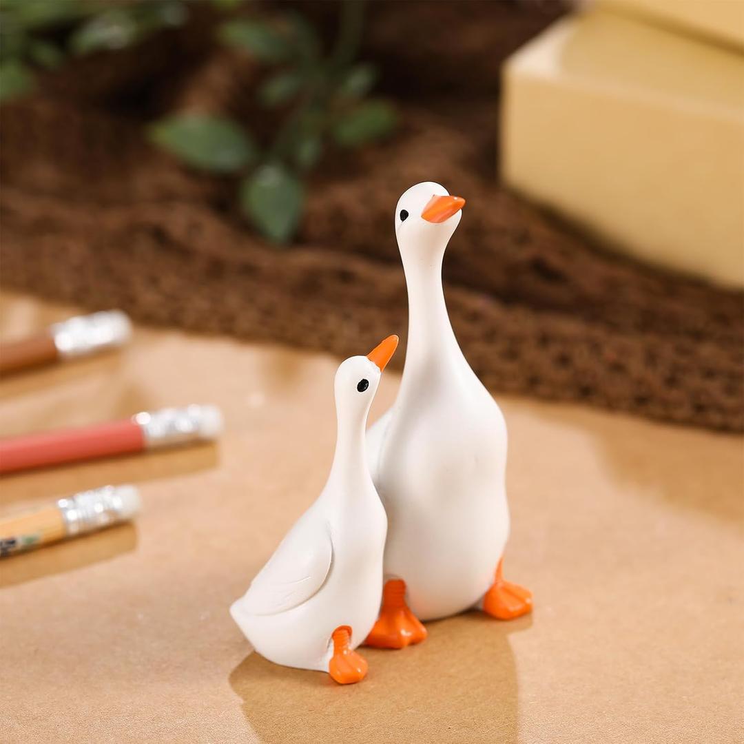 Leinuosen 1 Set Duck Cake Topper Lifelike White Mother Duck and Ducklings Resin Statue for Ducky Farm Animal Theme Birthday Party, Wedding, Engagement, Anniversary Supplies, Table Decoration