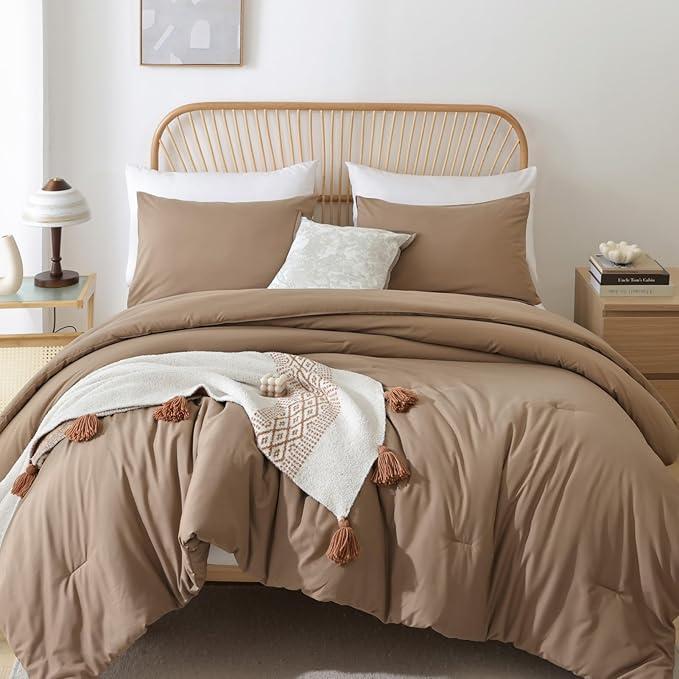 ROSGONIA Oversized King Comforter Dark Khaki, 3pcs (1 Boho Comforter & 2 Pillowcases) Lightweight Oversized King Size Comforter Sets Bedding Blanket