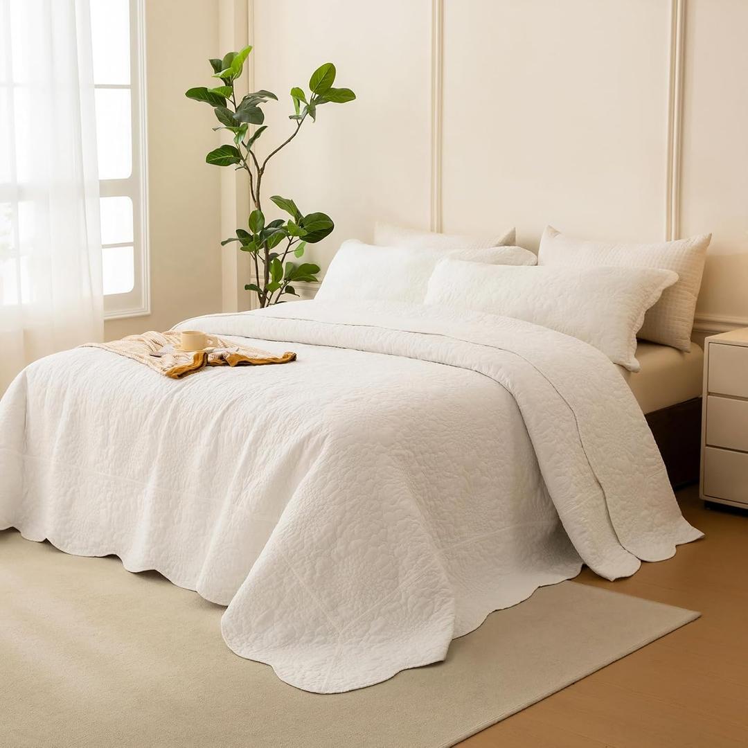 Sanracie Oversized King Quilt Set(120"x120"), California King Bedspread Sets, Shabby Rustic Chic Cotton Coverlet Bedding Summer Spring, Oversized Lightweight Quilt with 2 Shams, Creamy White‌, 3PCS