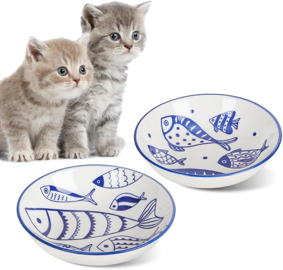 HAPPY KIT 2Pcs Wide Shallow Cat Bowls,8.5oz Colorful Plate Set with Non-Slip Mat,5.7 inch Indoor Ceramic Cats Dish/Dishes Relief of Whisker Fatigue - Microwave and Dishwasher Safe (fish)