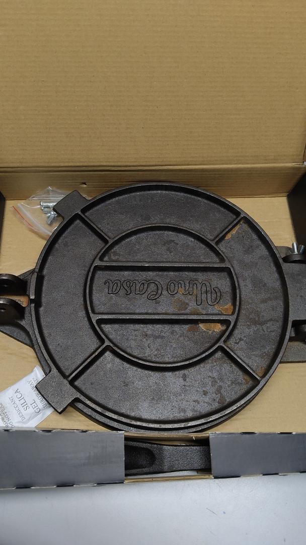 Uno Casa Cast Iron Tortilla Press 10 Inch - Tortilla Maker Press, Pre-Seasoned Roti Maker with 100 Pcs Parchment Paper - Heavy Duty Quesadilla Maker for Homemade Flatbreads, Rotis, Empanadas