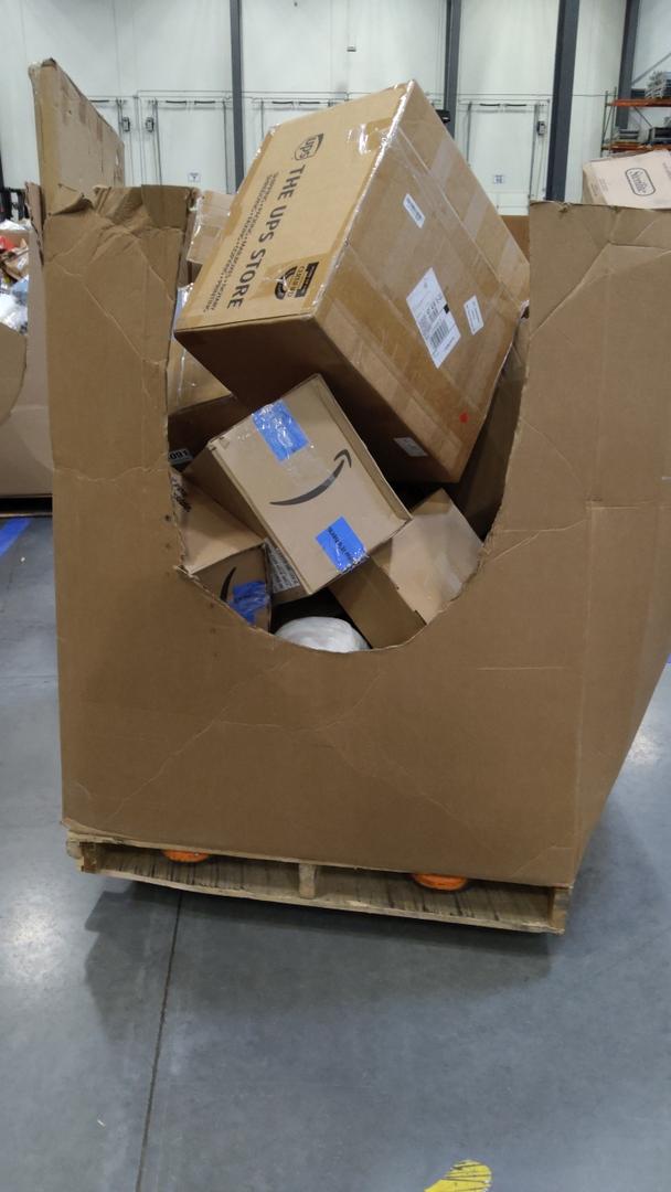 Pallet of salvage items