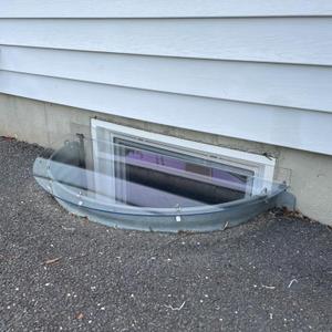 Polycarbonate Window Well Covers Outside, Basement Window Well Cover, Heavy Duty Clear Plastic Window Guard, UV Resistant, Waterproof & Protects Against Debris/Only Cover (41" L X 18" W)