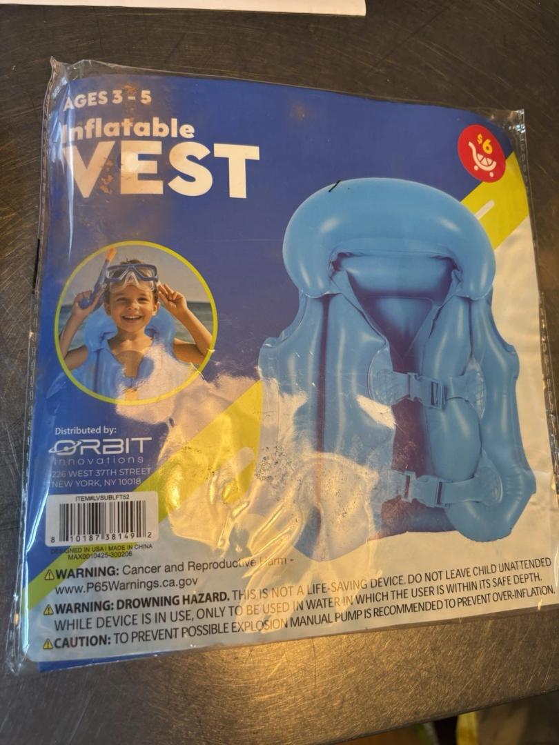 Inflatable Water Play Vest Boys Ages 3-5 New Blue Kids Swimming Pool Summer