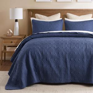 Madison Park Quebec King Size Quilt Bedding Set - Navy , Damask 3 Piece Bedding Quilt Coverlets Ultra Soft Microfiber Bed Quilts Quilted Coverlet