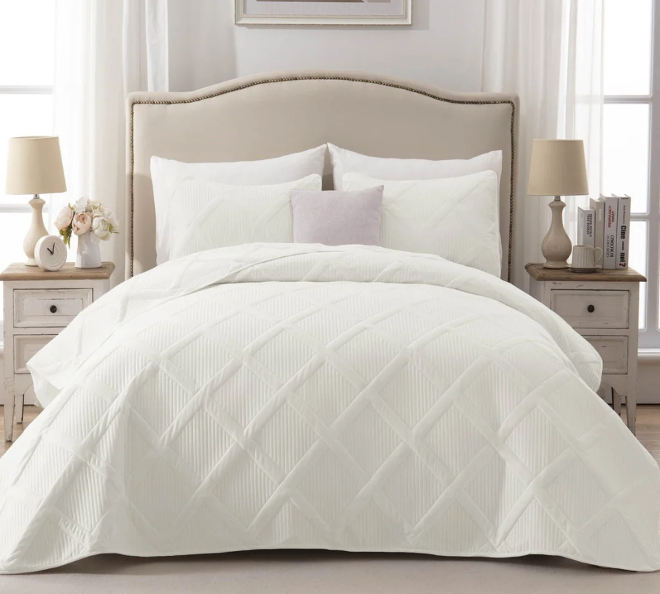 Exclusivo Mezcla 3-Piece Ultrasonic Queen Size Quilt Set, Lightweight Bedspreads Modern Striped Coverlet Set for All Seasons (96"x88", White), 2 Pillowcases, 19×26inch