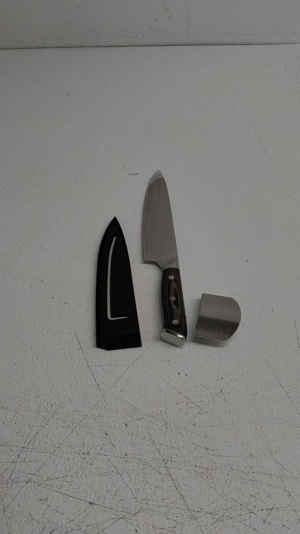 8 Super Sharp Titanium Plated Chef's Knife for Kitchen with Finger Guard, High Carbon German Stainless Steel EN1.4116 Titanium Coated Stylish Cooking Knife