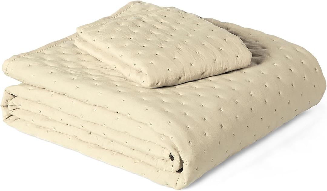 Amazon Basics Brushed Microfiber Quilt Set, Extra Soft with Natural Texture, 2-Piece,Twin/Twin XL, Beige
