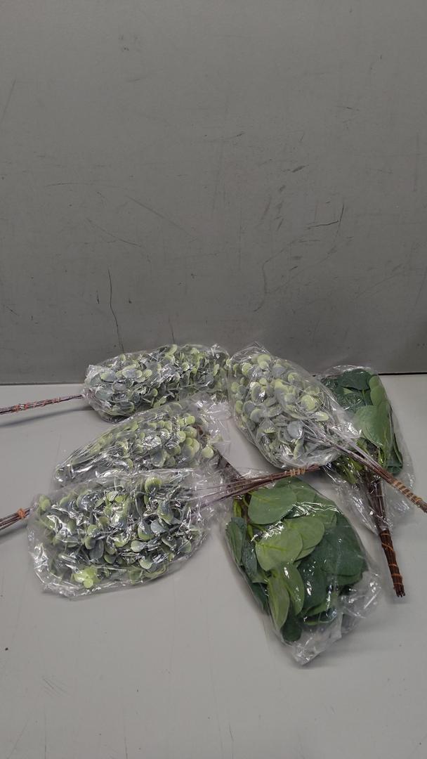 40 Pcs Artificial Greenery Eucalyptus Stem Silver Dollar Leaves Baby Eucalyptus Leaves Suitable for Family Wedding Vase Centerpieces Bouquet Flower Arrangement