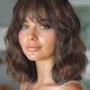 WIGER Short Brown Highlight Wave Hair with Bangs Synthetic Bob Curly Wigs Mixed Brown Wavy Wig for Young and Middle-aged Women Daily or Cosplay Use