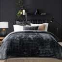 RECYCO Luxury Velvet Quilt Set King Size Bedding Sets, Ultra Soft Velvet Comforter Set, Lightweight Channel Box Stitch Oversized Bedspread Coverlet for All Season, with 2 Shams, Black