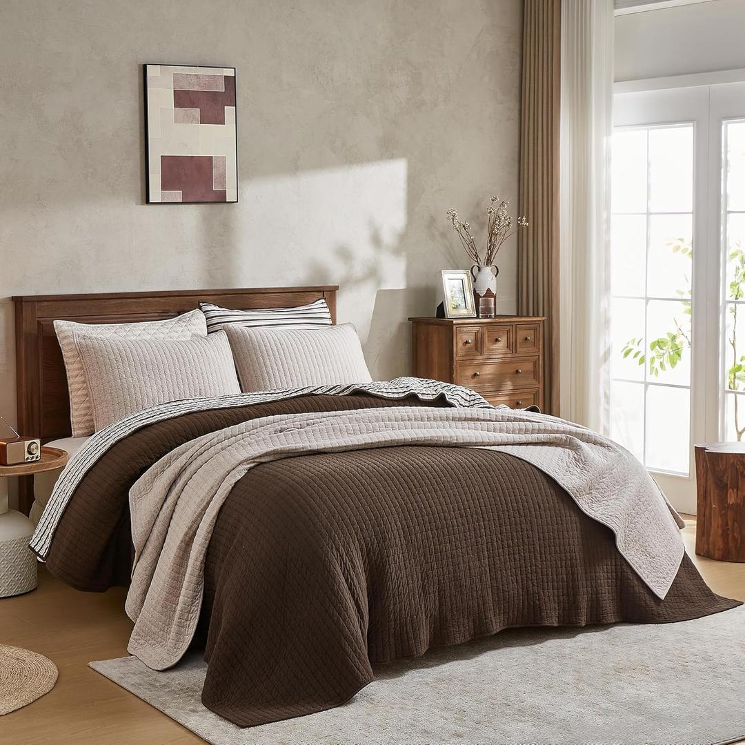 Wonderful 100% Cotton Jersey Knit Quilt - Rice Stitch Brown King Quilt with Two Pillow Shams - Soft & Breathable, All-Season Use, Hypoallergenic, Prewashed, Bedspread & Coverlet, 104"x94" (Espresso/Stripe)