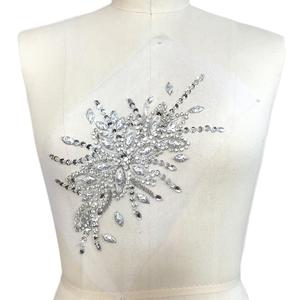 Exquisite Uniquely Pure Handmade Bright Crystal Patches Sew-on Rhinestones Applique with Stones Sequins Beads for Wedding Dress DIY Manual Accessories Belt Chest Waist Decoration (Silver)