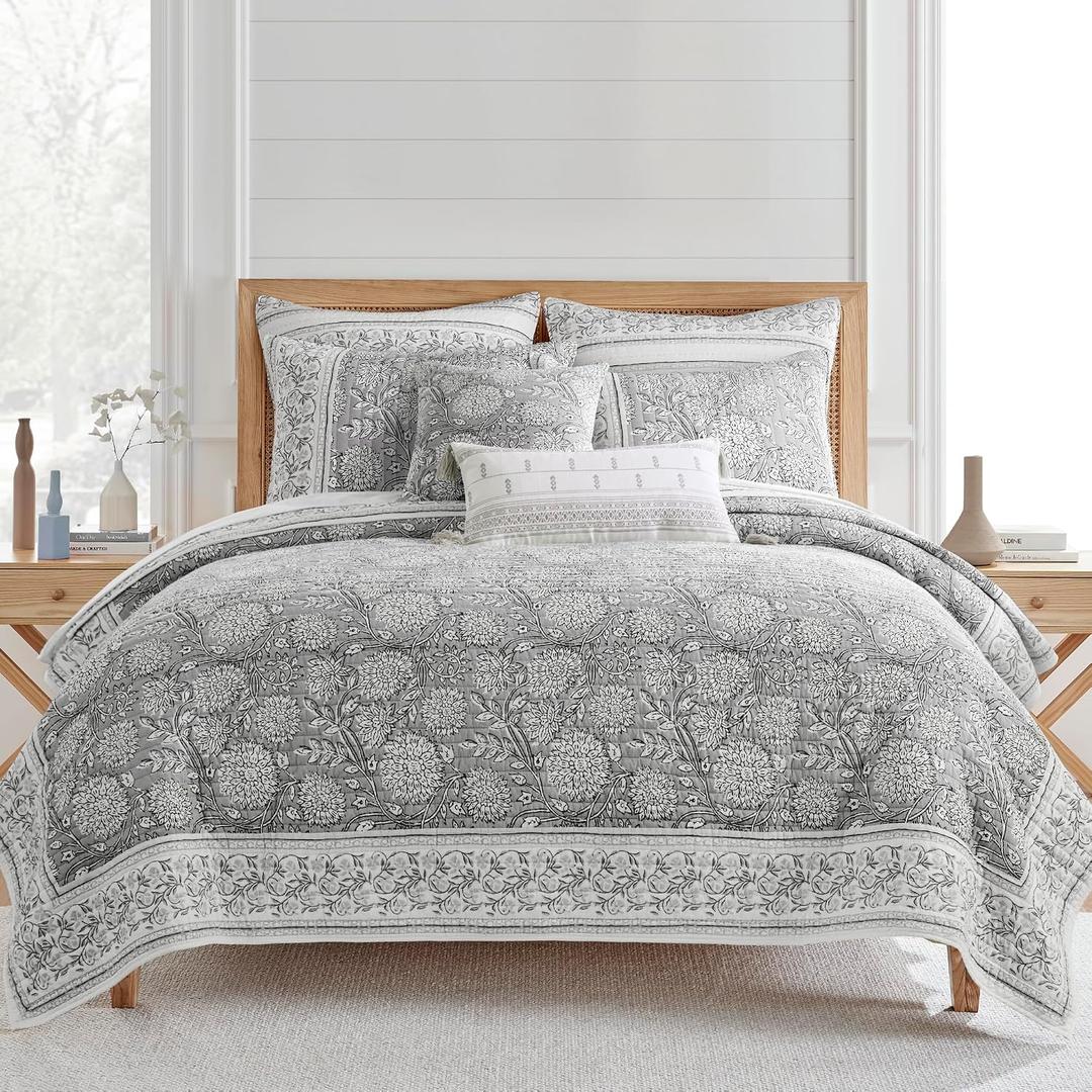 Levtex Home Adare Grey Reversible Full/Queen Quilt Set (88x92in) with 2 Pillow Shams (26x20in) - Floral Bedding - Grey White - Cotton Full/Queen Size Quilt Bedding Set - Lightweight, Soft, Pre-Washed