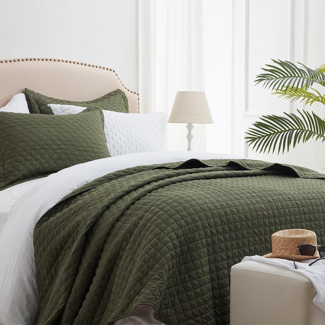 SunStyle Home Olive Green King Quilt Bedding Set, Lightweight Summer Blanket Bedspread, Full Queen Size Quilt, Luxury Durable Quilted Stitching Coverlet with 2 Pillow Shams Diamond All Seasons 3pcs (King/Cal King (106"x96"))