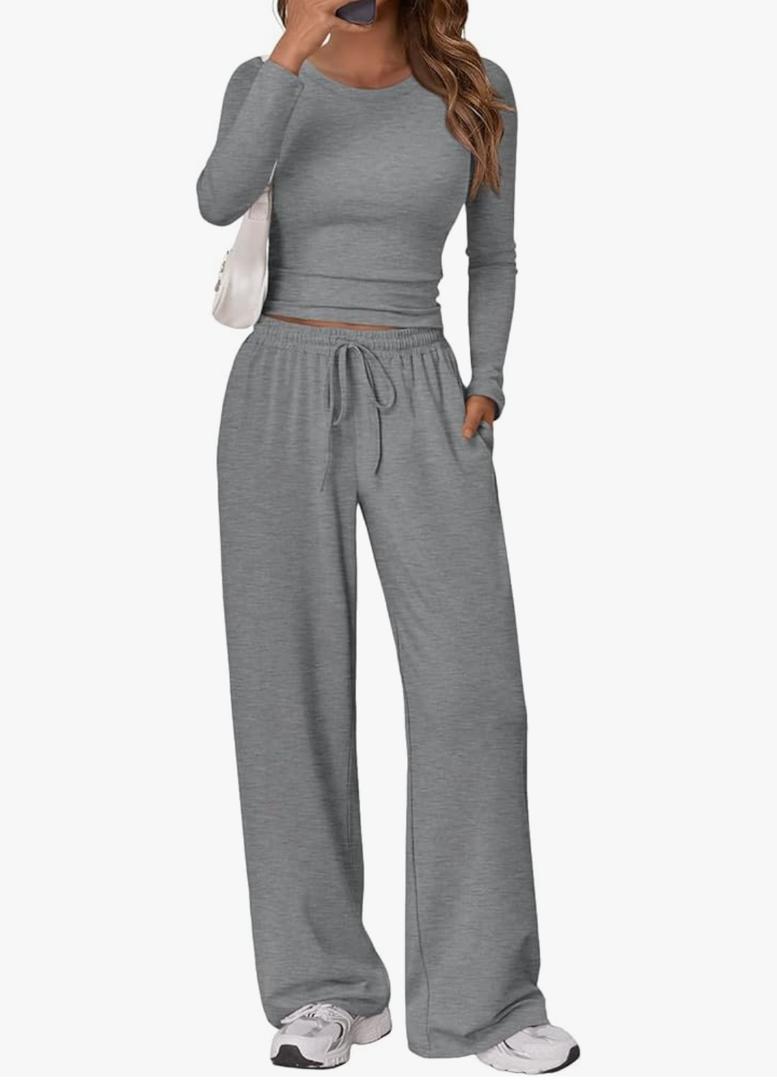 Trendy Queen Women's 2 Piece Matching Lounge Set Long Sleeve Side Ruching Top Wide Leg Drawstring Pants Set with Pockets, Large