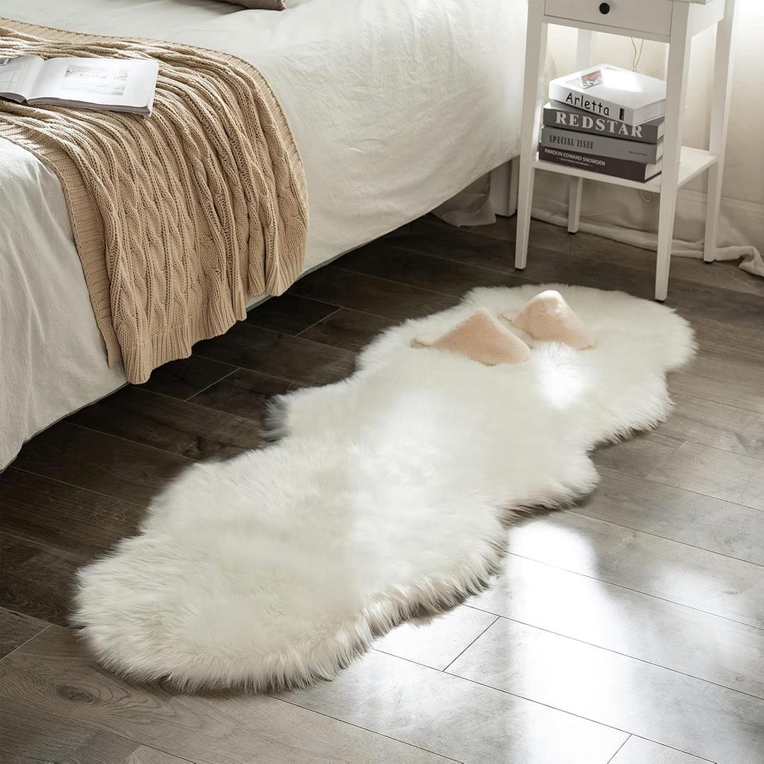 MIULEE Luxury Super Soft Fluffy Area Rug Faux Fur Sheepskin Rug Decorative Christmas Plush Shaggy Carpet for Bedside Sofa Floor Nursery 2 x 6 Feet, White