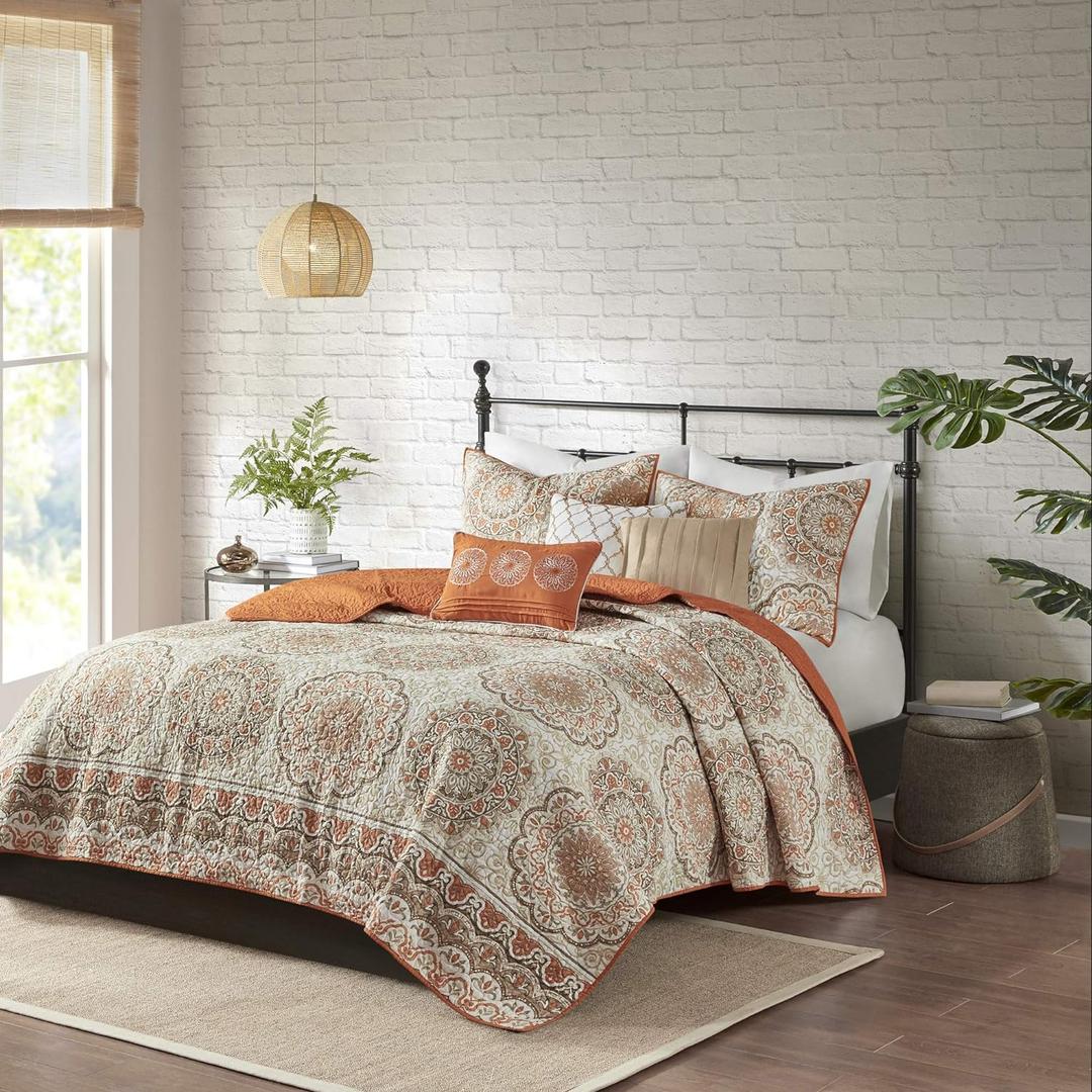 Madison Park Tangiers Quilt Modern Classic Design All Season, Breathable Coverlet Lightweight Bedding Set, Matching Shams, Decorative Pillow, King/Cal King(104"x94"), Circle Orange 6 Piece