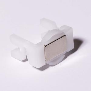 Magnetic C9 Christmas Light Clip, 100 Pack