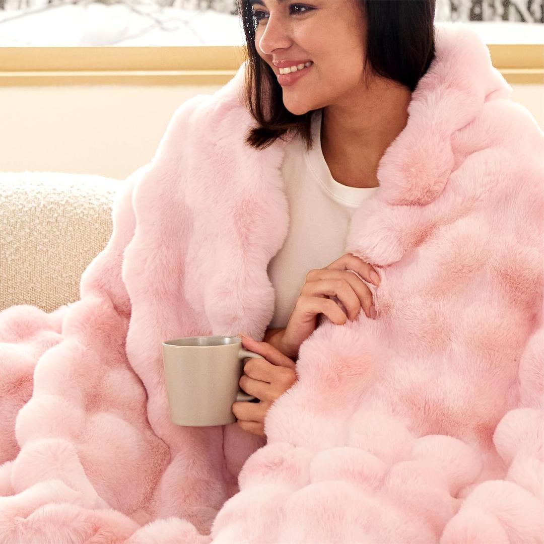 Bedsure GentleSoft Fluffy Fuzzy Throw Blanket for Girl, Soft Cozy Faux Fur Fleece Minky Blanket, Cute Room Decor Couch Bed Cover, Thick Warm Plush Women Teenage Gifts, 870GSM, Tie-dye Pink
