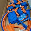 Hot Wheels Track Set with 1:64 Scale Toy Car, 4 Intersections for Crashing, Powered by a Motorized Booster, Criss-Cross Crash Track, Medium