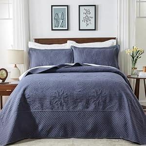 Qucover Oversized King Bedspread 132x 120, Alaska King Bedspread, 3 Piece Soft Microfiber Lightweight Extra Wide Oversized King Quilts Set, Vintage Persian Pattern, with Pillow Shams, Navy